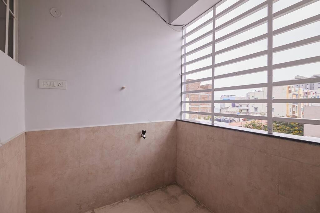 5 Midtown-1bhk, Near Aig Hospital, Hitech Apartment *