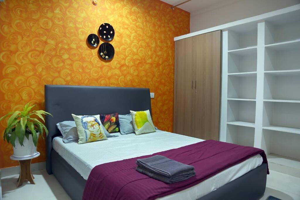 Apartment 5 Midtown-1bhk, Near Aig Hospital, Hitech