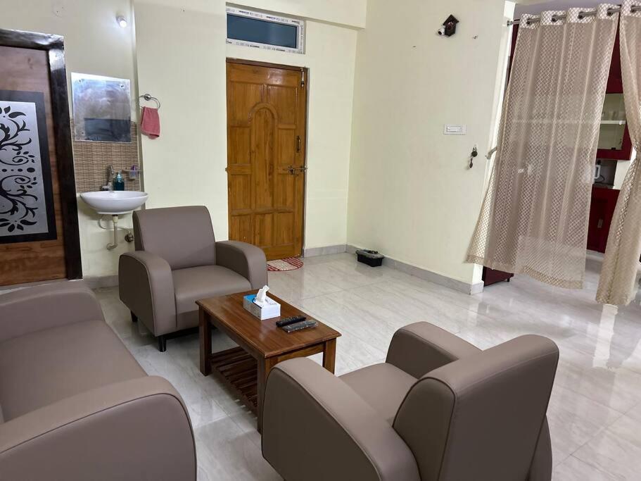 Cozy Nest #401 Beautiful 2bhk Near Dlf Aig Kondapur Hyderabad