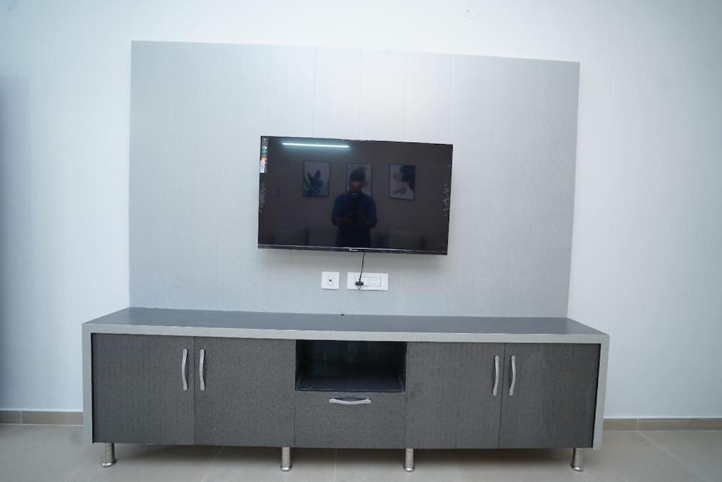 Apartment Chez Moi -ii - 2bhk, Near Us Embassy, Gachibowli *