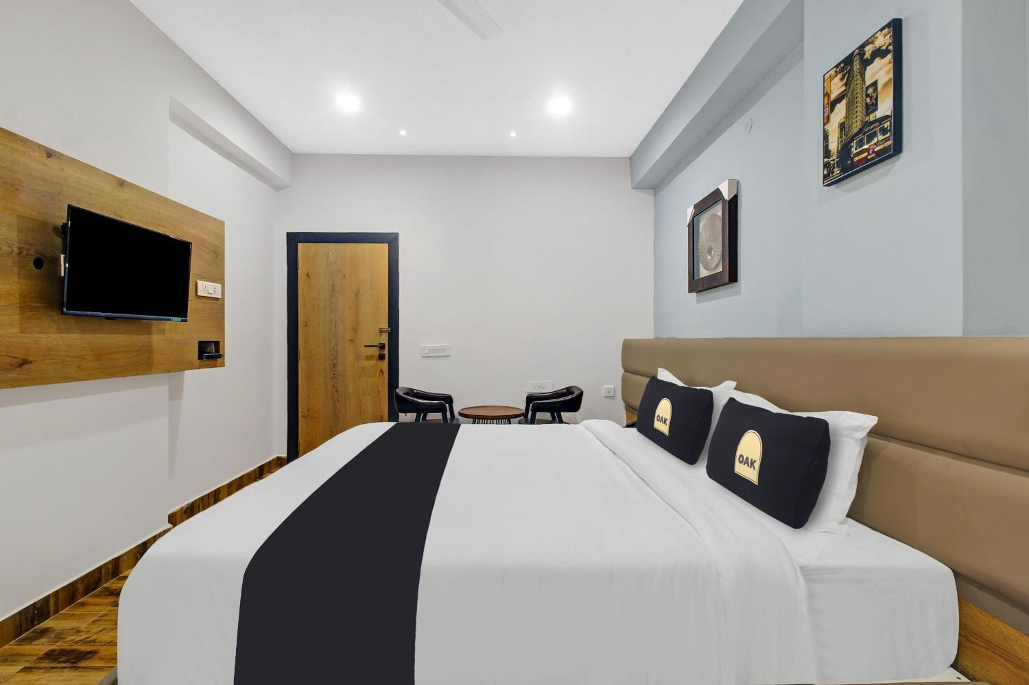 Super Townhouse Oak Hitec Near Image Hospital Hyderabad