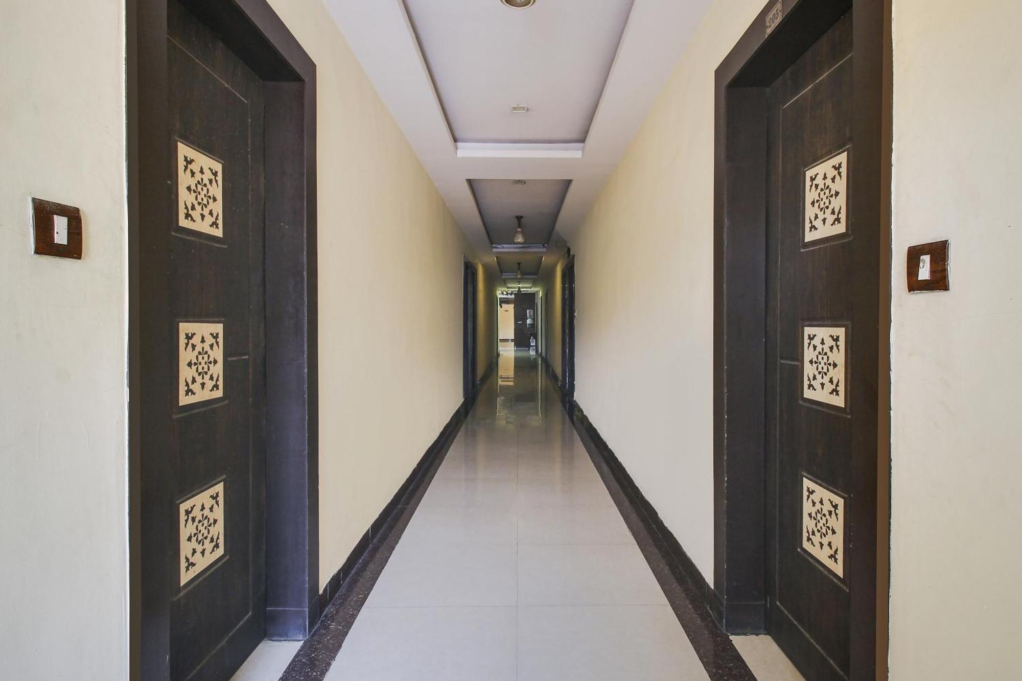 Flagship Grand Sandarshini Near Mgbs Bus Station Hotel