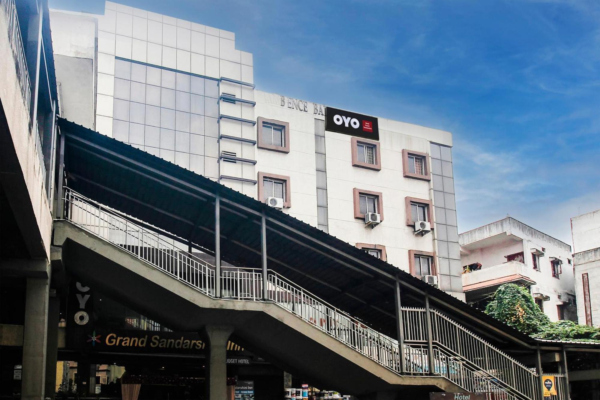Flagship Grand Sandarshini Near Mgbs Bus Station 4*