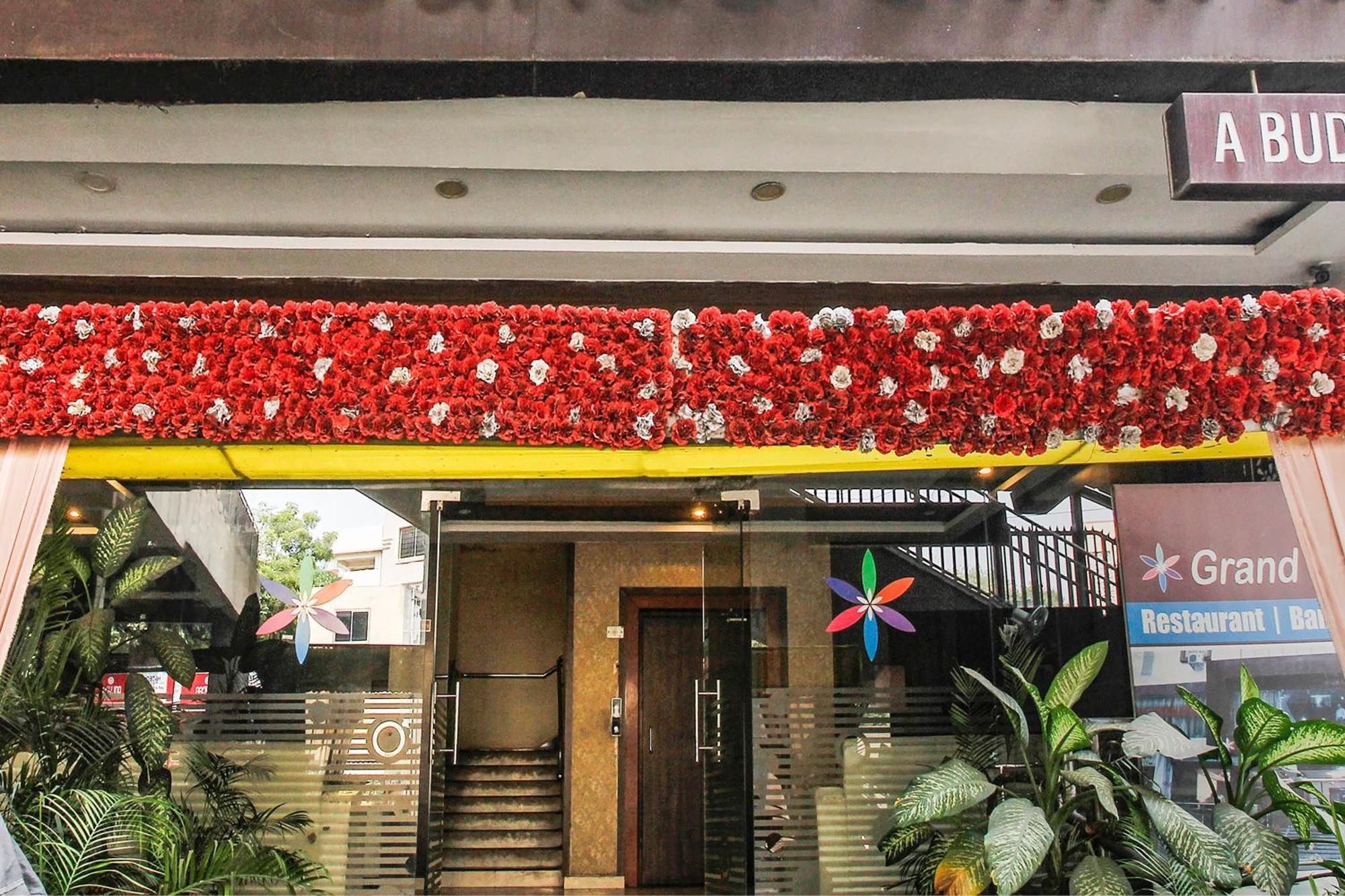 Flagship Grand Sandarshini Near Mgbs Bus Station Hotel