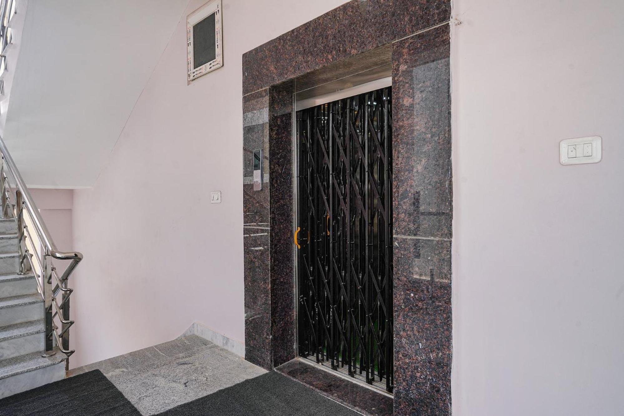 Hotel Fabhotel Perams Grand - Hitech