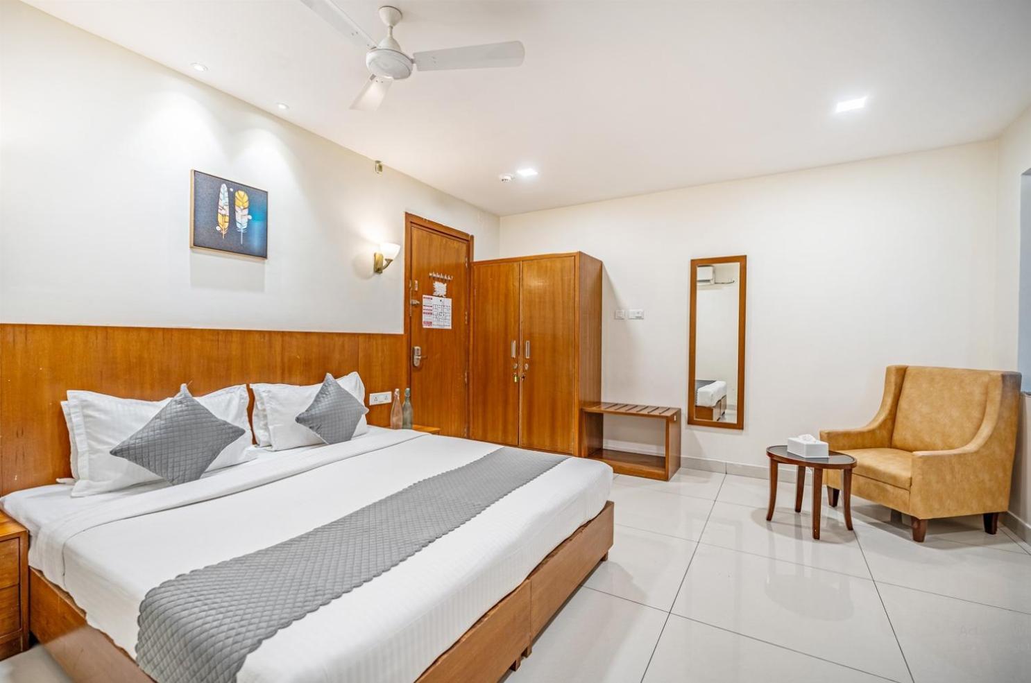 Westside Hitech Hotel *