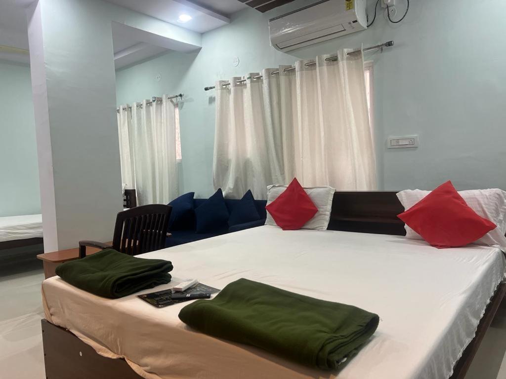 Hotel Brundavan 2*