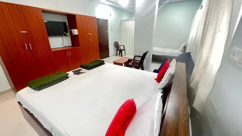 Hotel Brundavan 2*