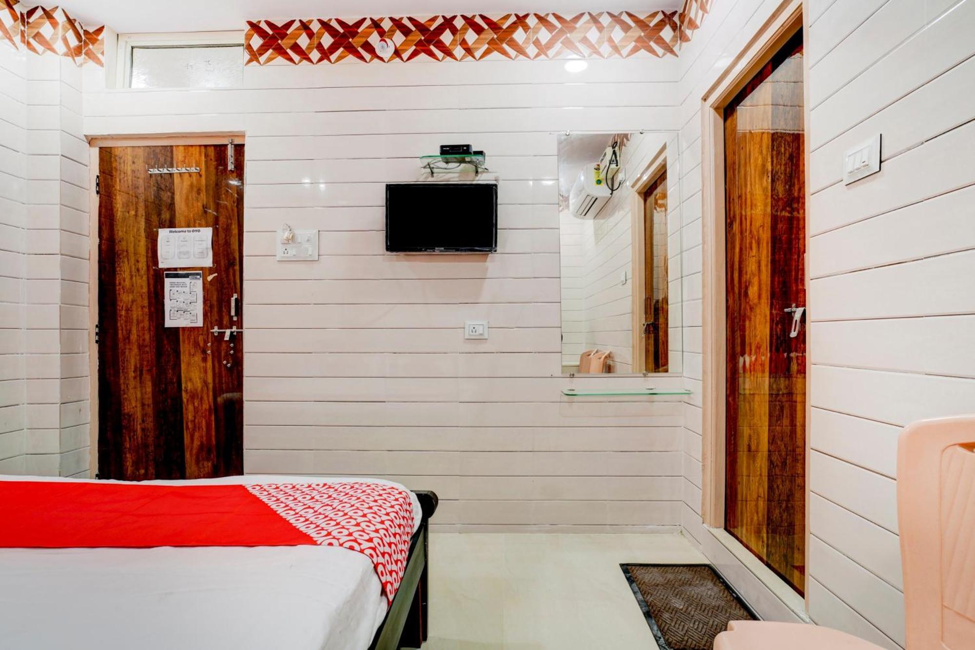Hotel O Aroma Classic Near Nampally Main Railway Station