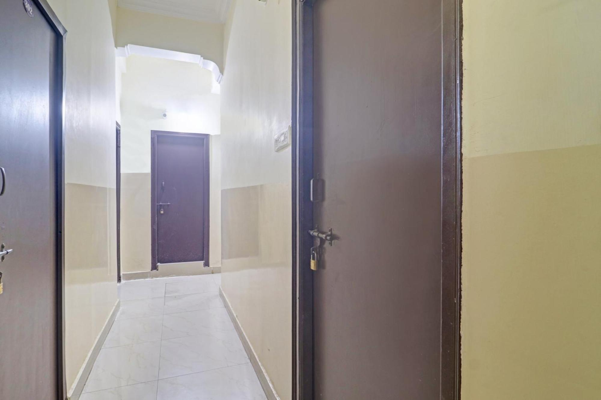 Oyo Flagship Ak Grand Hotel 3*