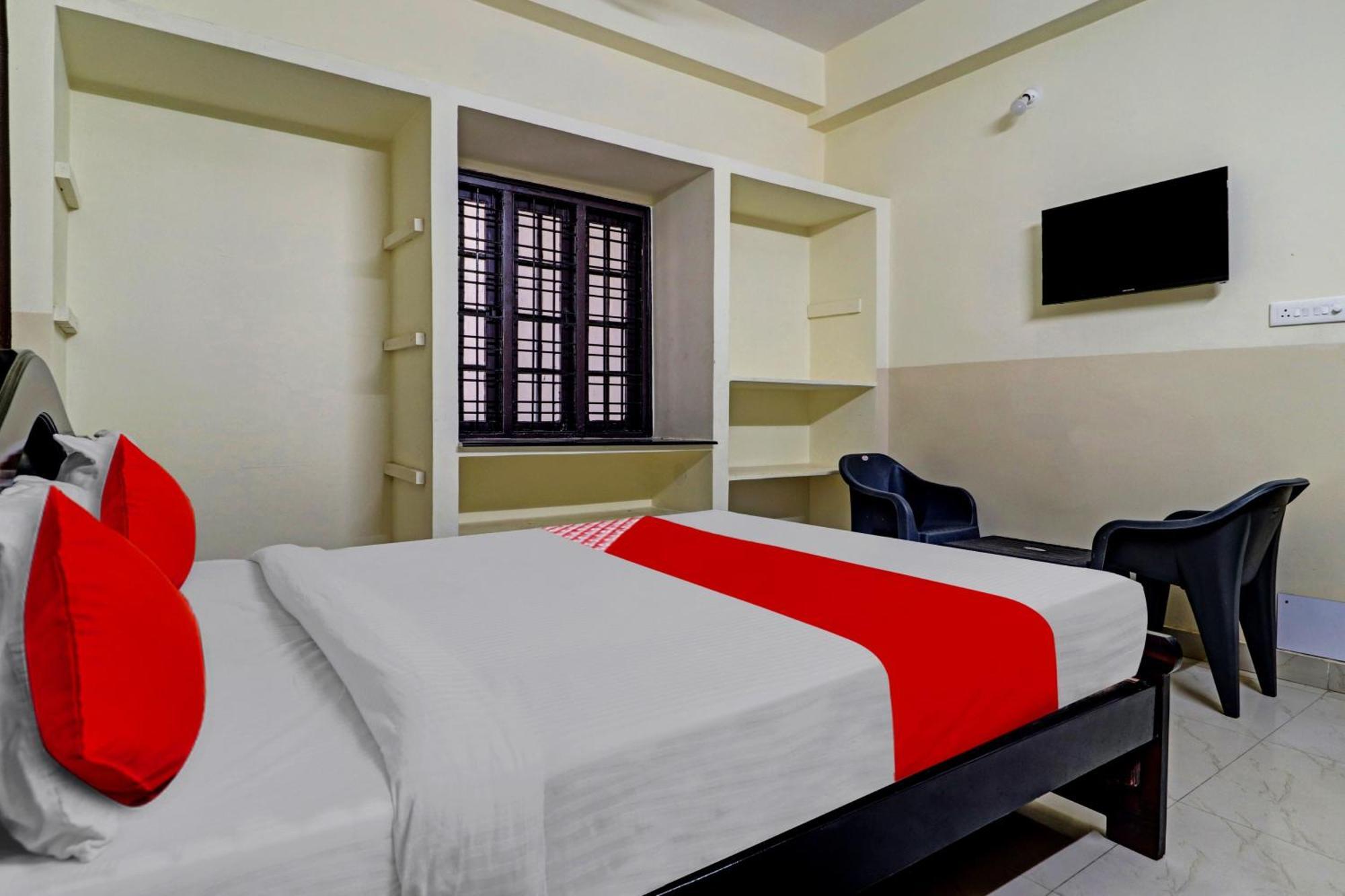 Oyo Flagship Ak Grand Hotel 3*