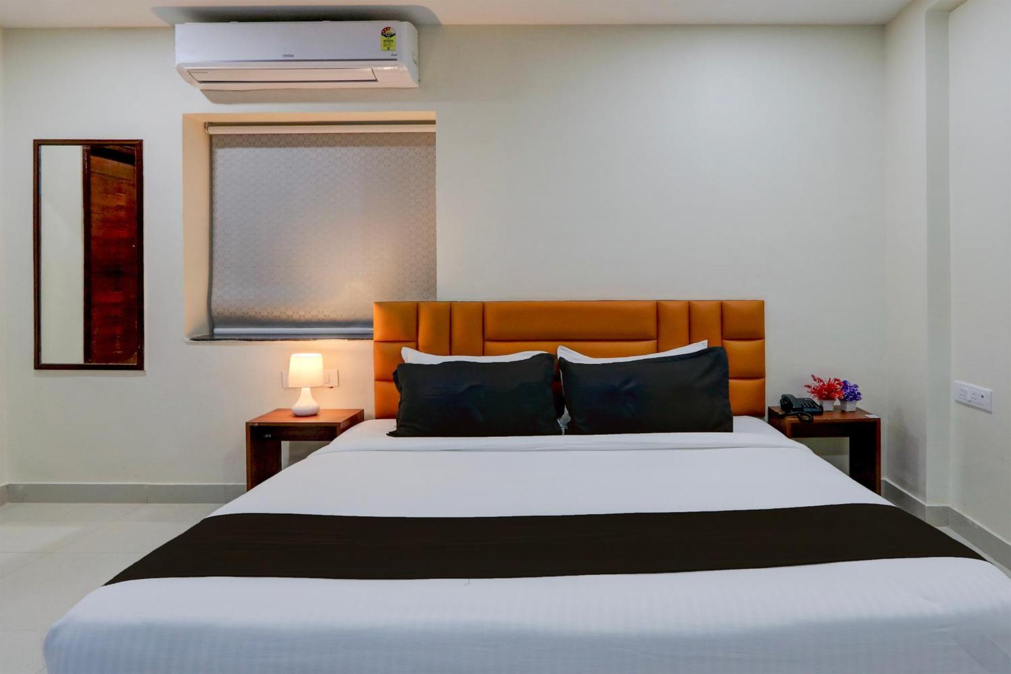 Hotel Super Townhouse The Cinco Bliss Near Ikea, Wells Forgo, Kims, Care Hospitals 4*