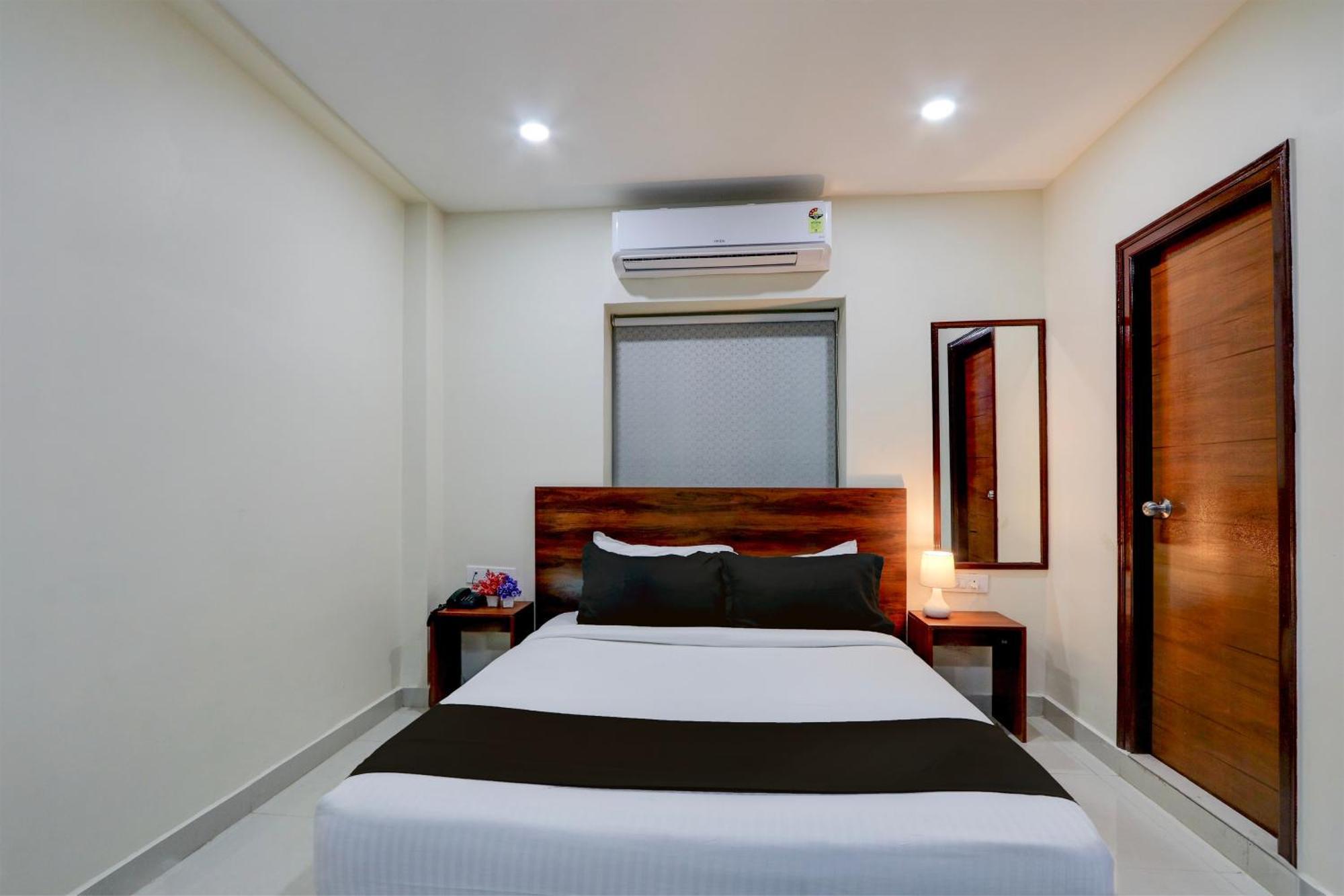 Hotel Super Townhouse The Cinco Bliss Near Ikea, Wells Forgo, Kims, Care Hospitals 4*