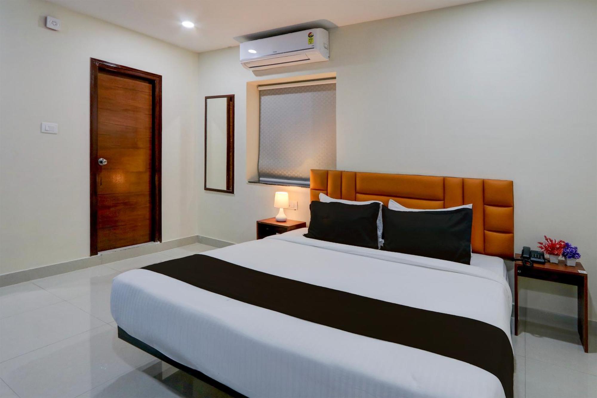 Super Townhouse The Cinco Bliss Near Ikea, Wells Forgo, Kims, Care Hospitals Hotel 4*