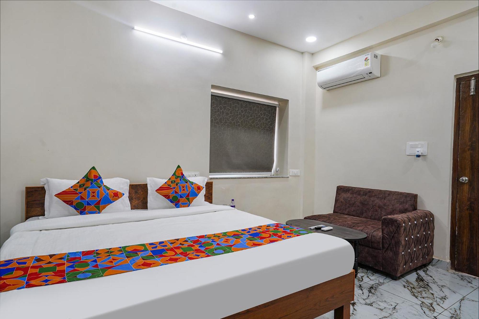 Fabhotel Perams Grand - Hitech