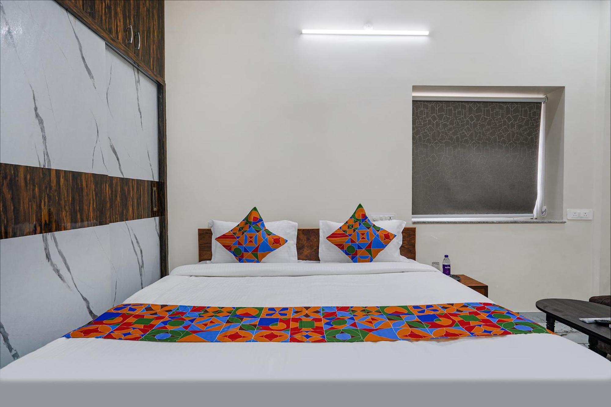 Hotel Fabhotel Perams Grand - Hitech