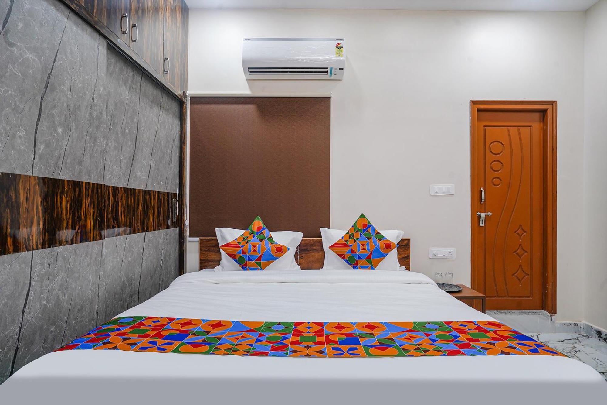 Fabhotel Perams Grand - Hitech Hotel