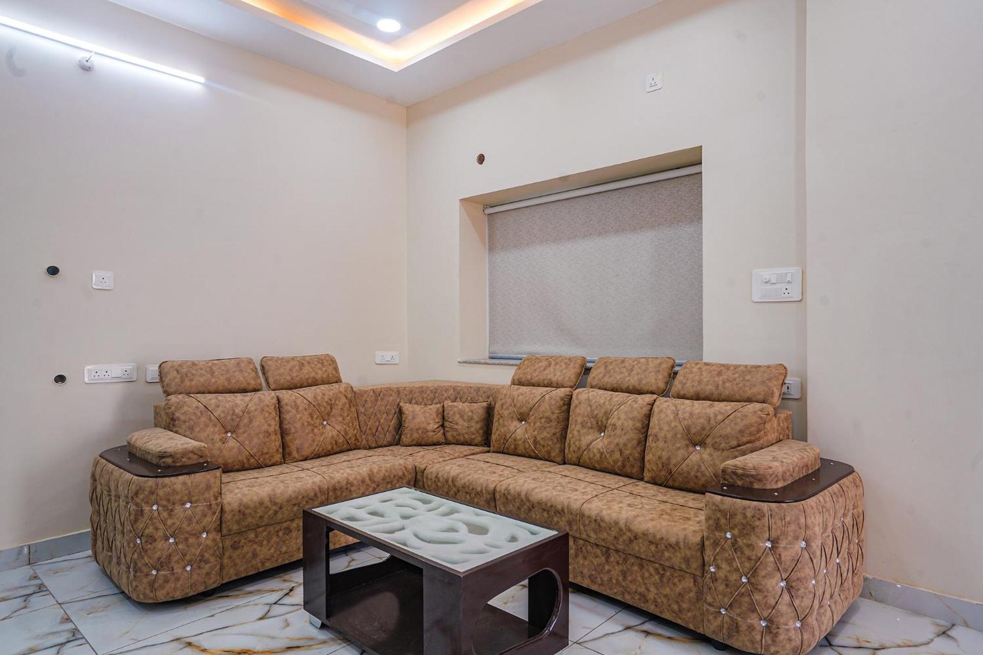Hotel Fabhotel Perams Grand - Hitech