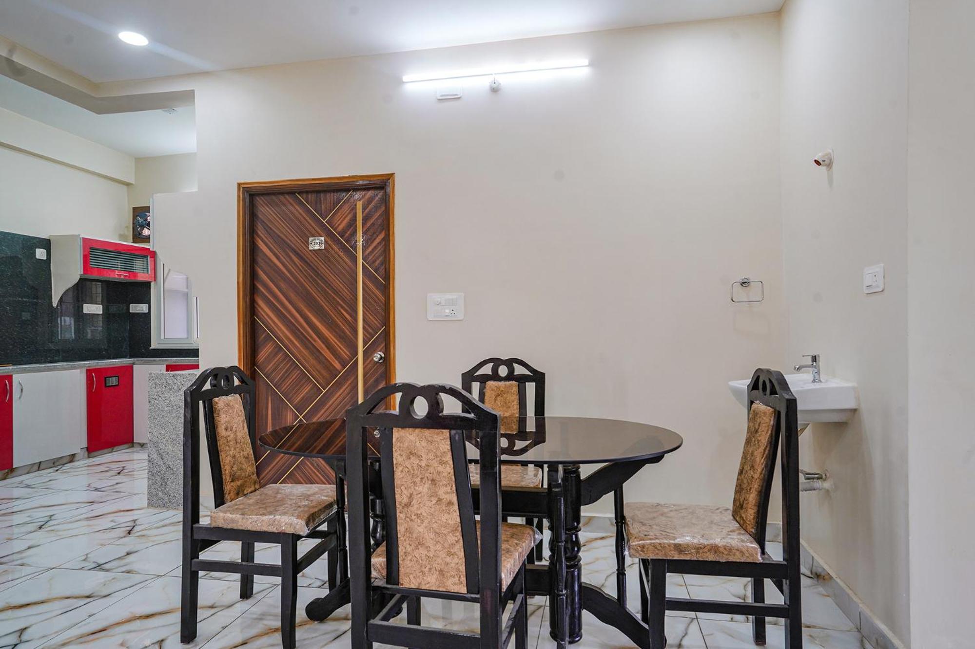 Fabhotel Perams Grand - Hitech Hotel