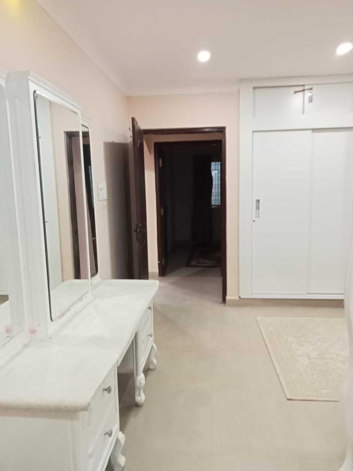 4-bedroom Elegant And Spacious Ac Only For Families, Prime Location, Just 100m From Main Road! * Hyderabad