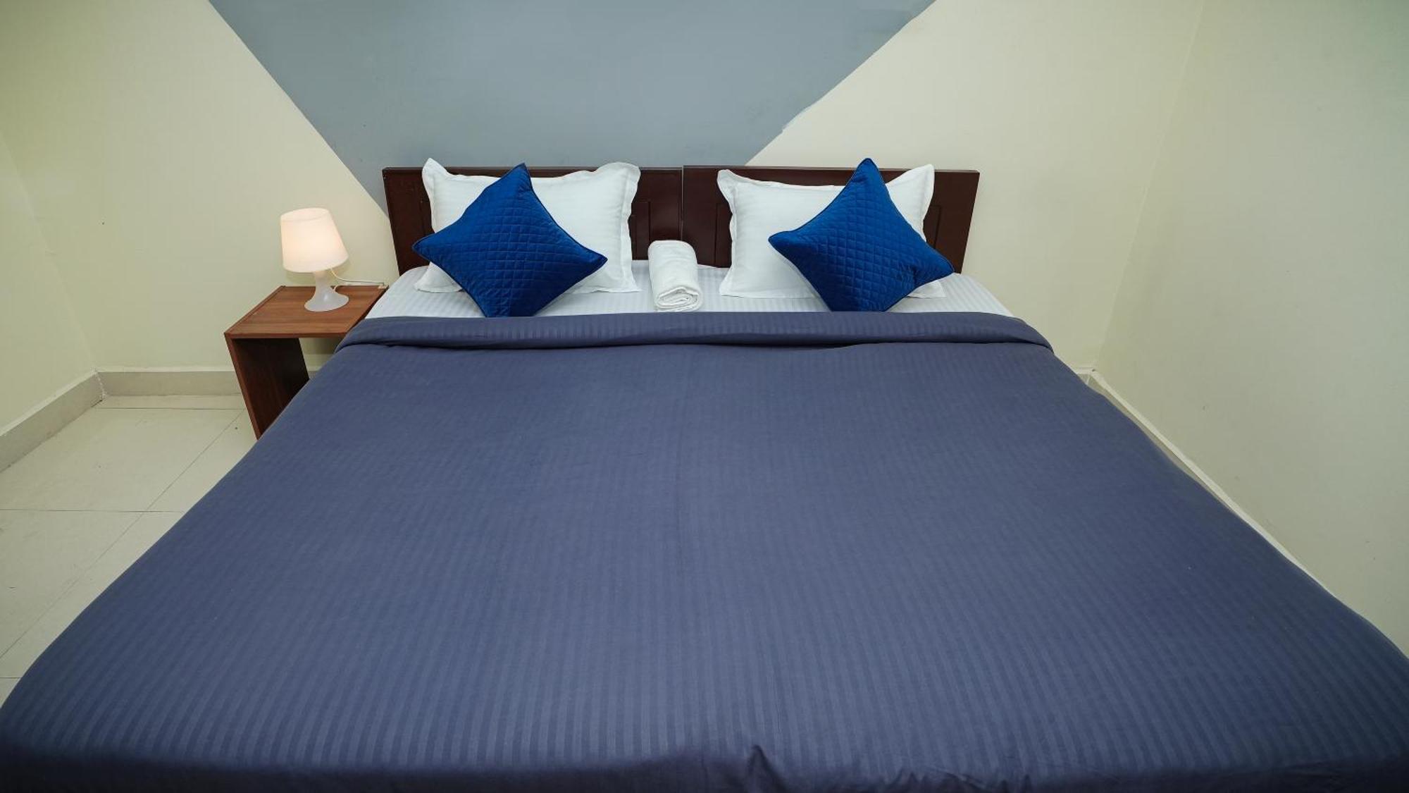 Hivee-1 & Living Twin Bed Non Ac