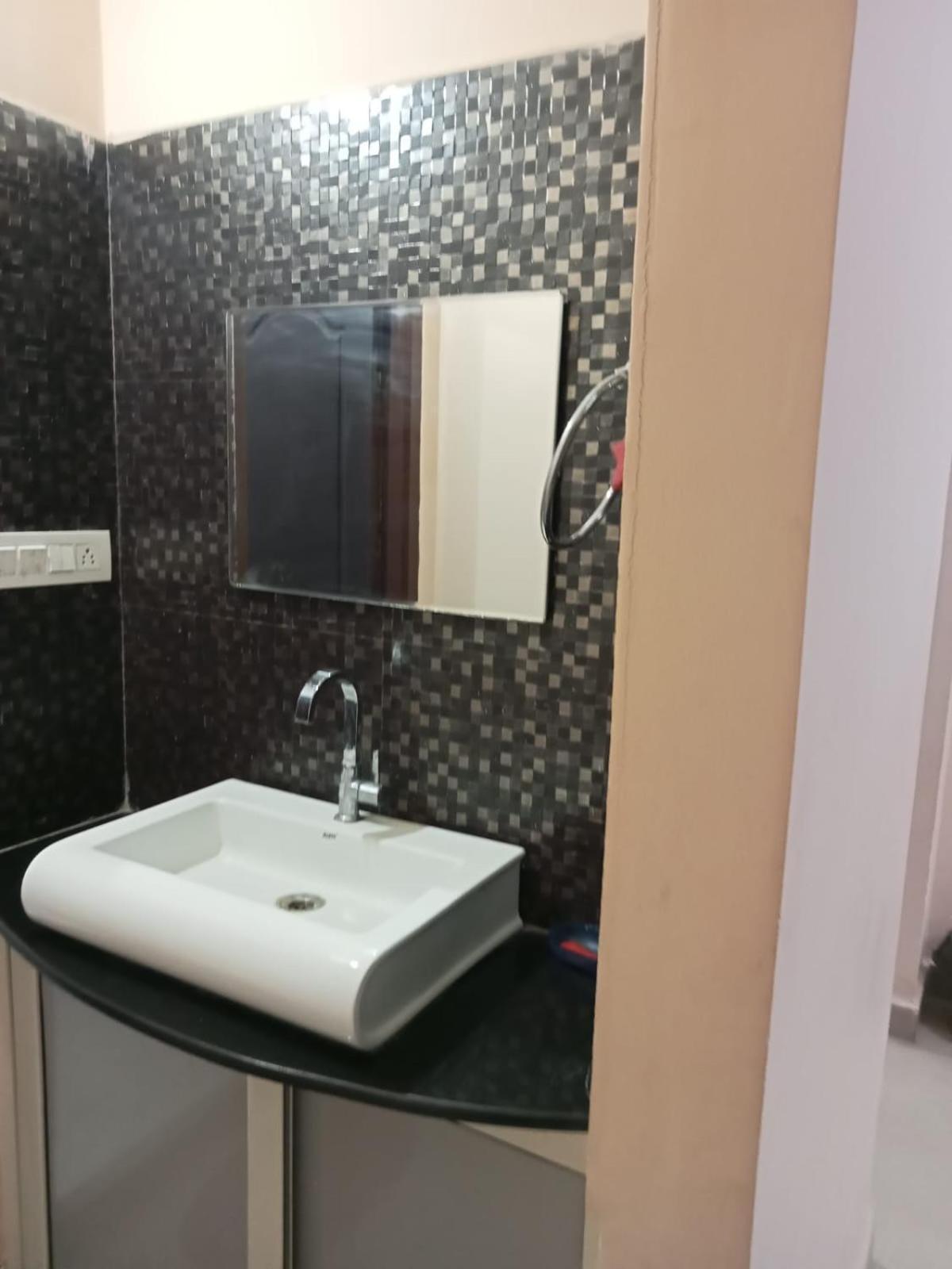 Apartamento 4-bedroom Elegant And Spacious Ac Only For Families, Prime Location, Just 100m From Main Road!