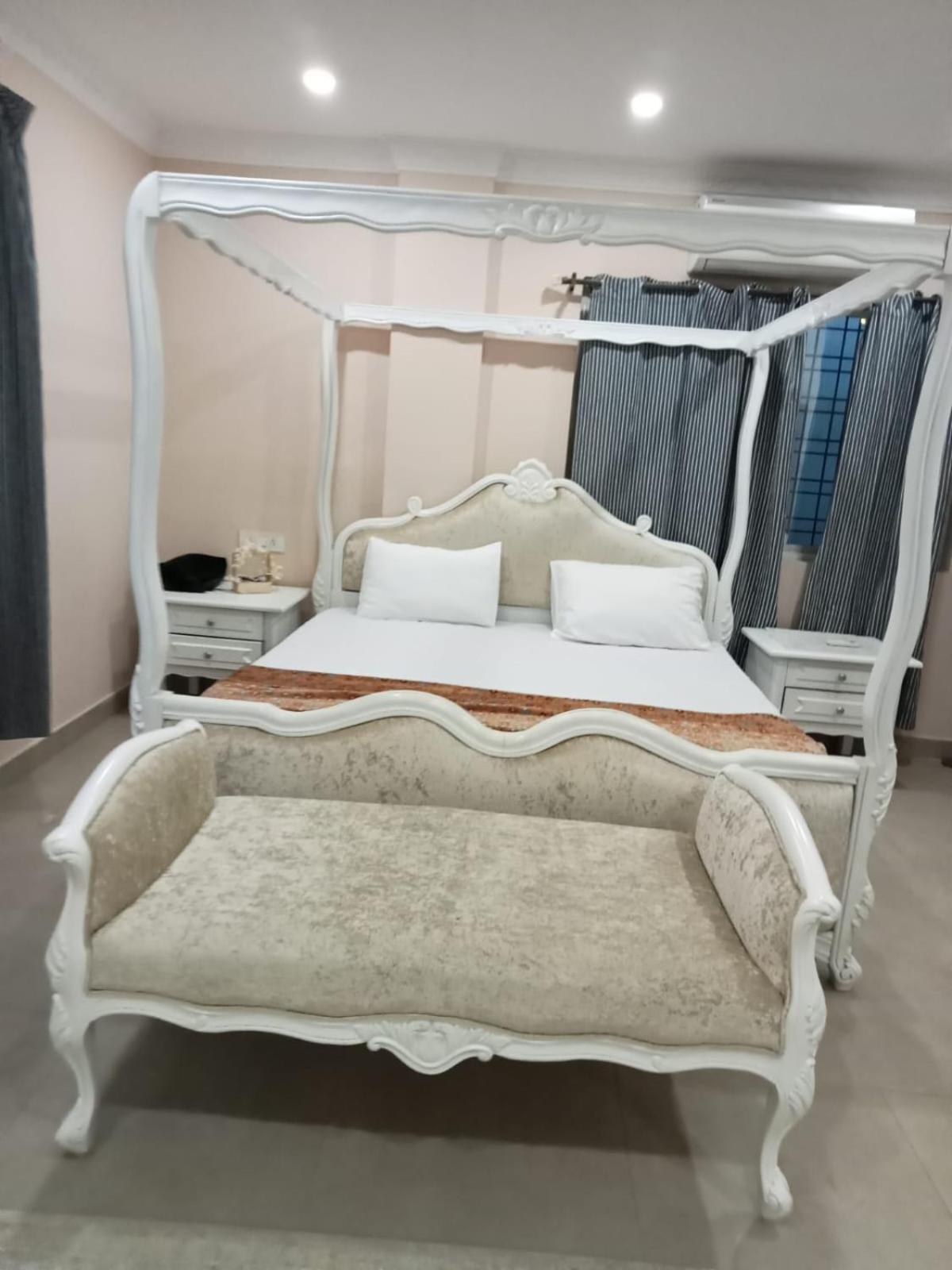 4-bedroom Elegant And Spacious Ac Only For Families, Prime Location, Just 100m From Main Road! Apartment *