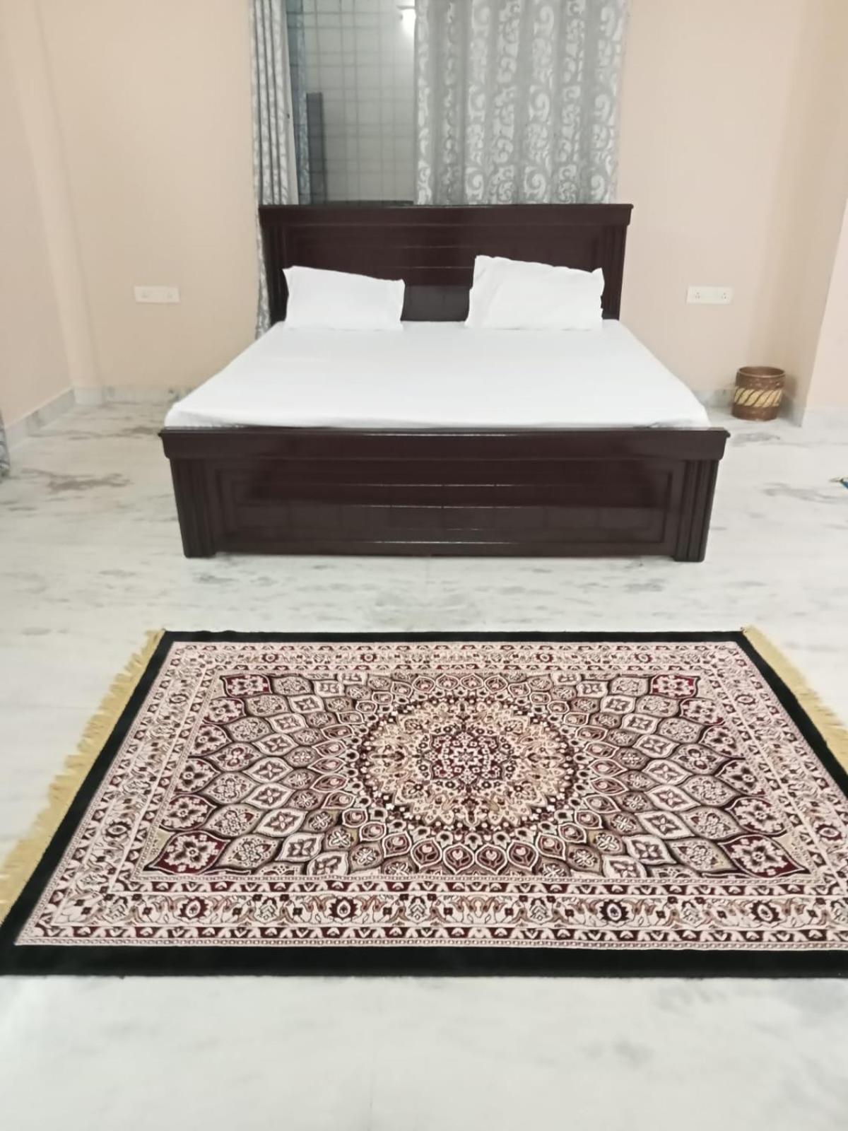 Apartment 4-bedroom Elegant And Spacious Ac Only For Families, Prime Location, Just 100m From Main Road! *