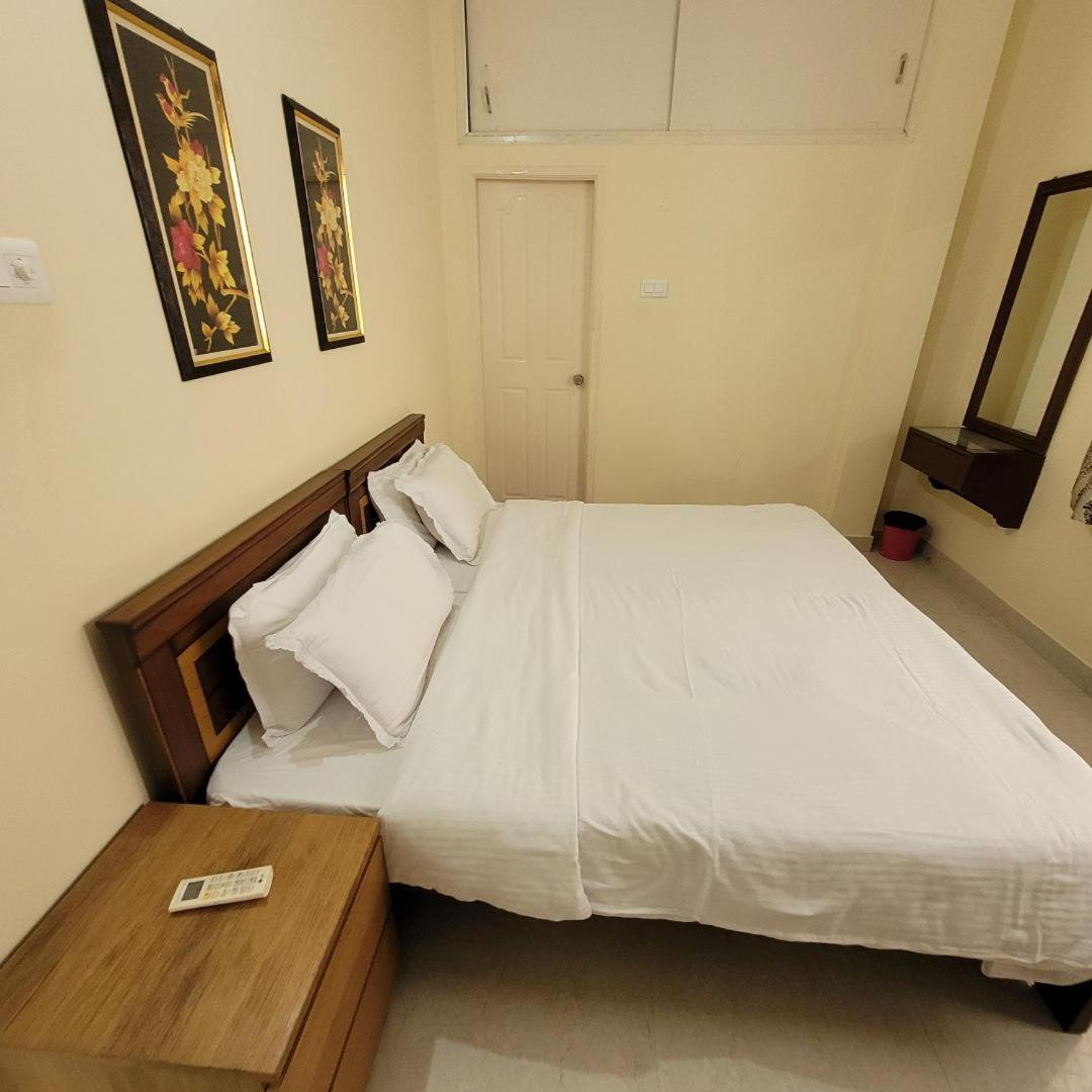 Vazeer Residency
