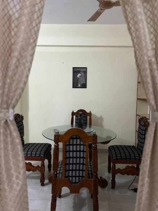 Cozy Nest #401 Beautiful 2bhk Near Dlf Aig Kondapur *
