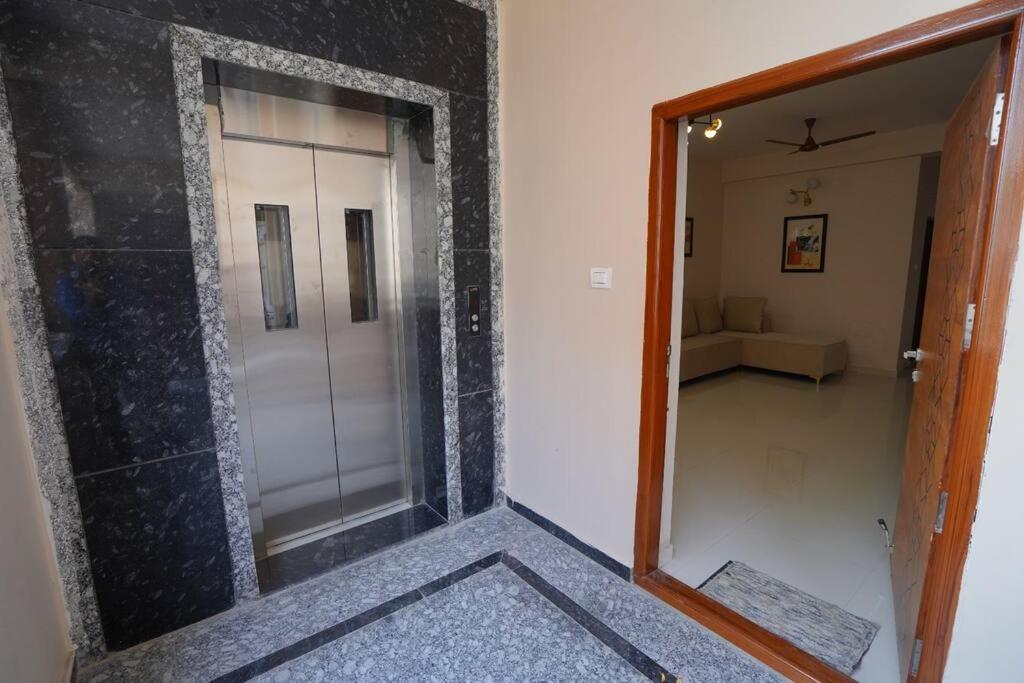 Apartment Chez Moi -ii - 2bhk, Near Us Embassy, Gachibowli