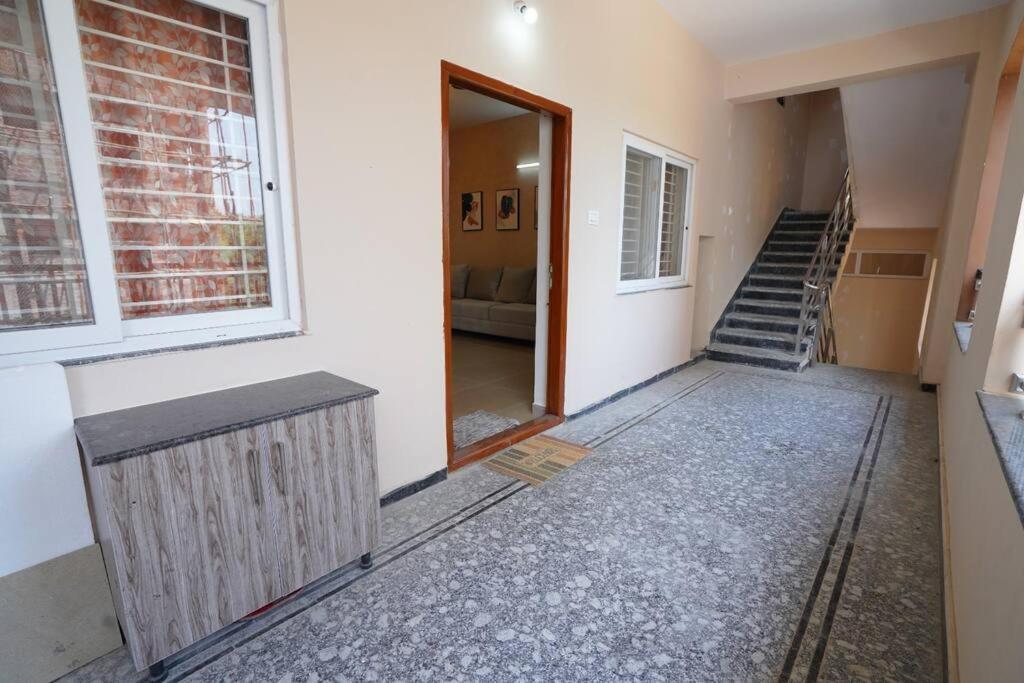 Apartment Chez Moi -ii - 2bhk, Near Us Embassy, Gachibowli *