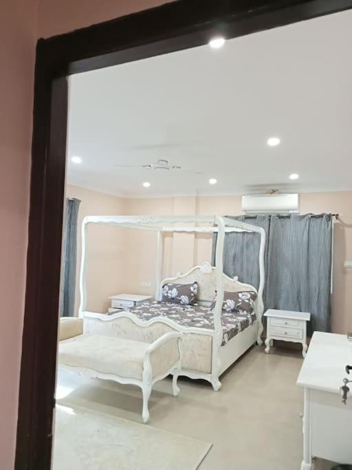 4-bedroom Elegant And Spacious Ac Only For Families, Prime Location, Just 100m From Main Road! Apartment *