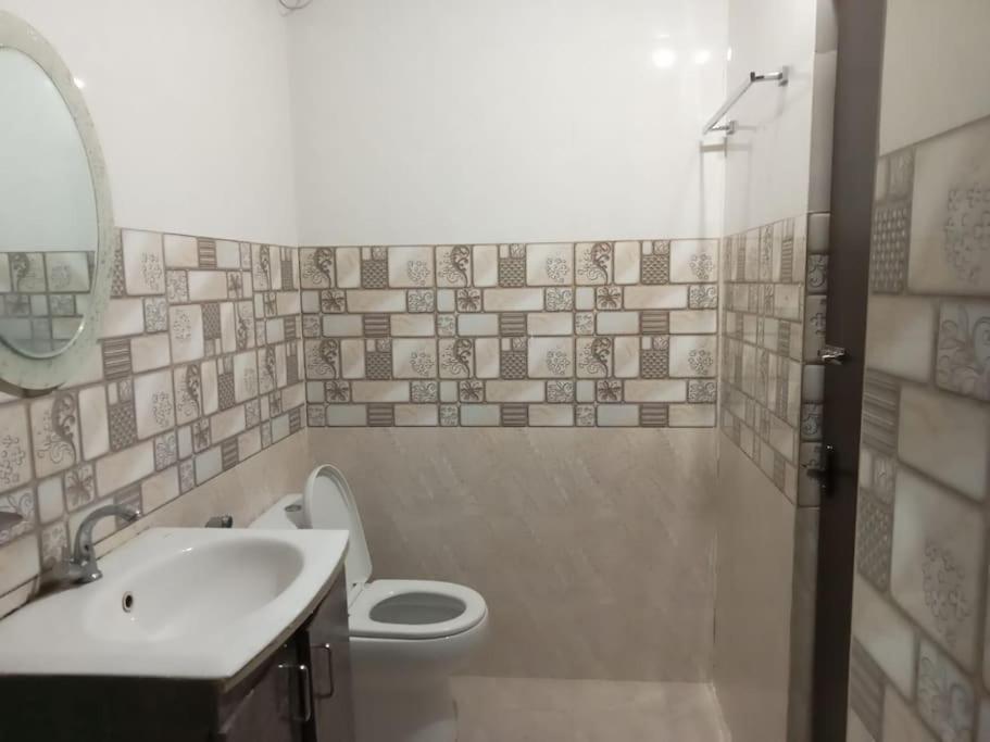 4-bedroom Elegant And Spacious Ac Only For Families, Prime Location, Just 100m From Main Road!