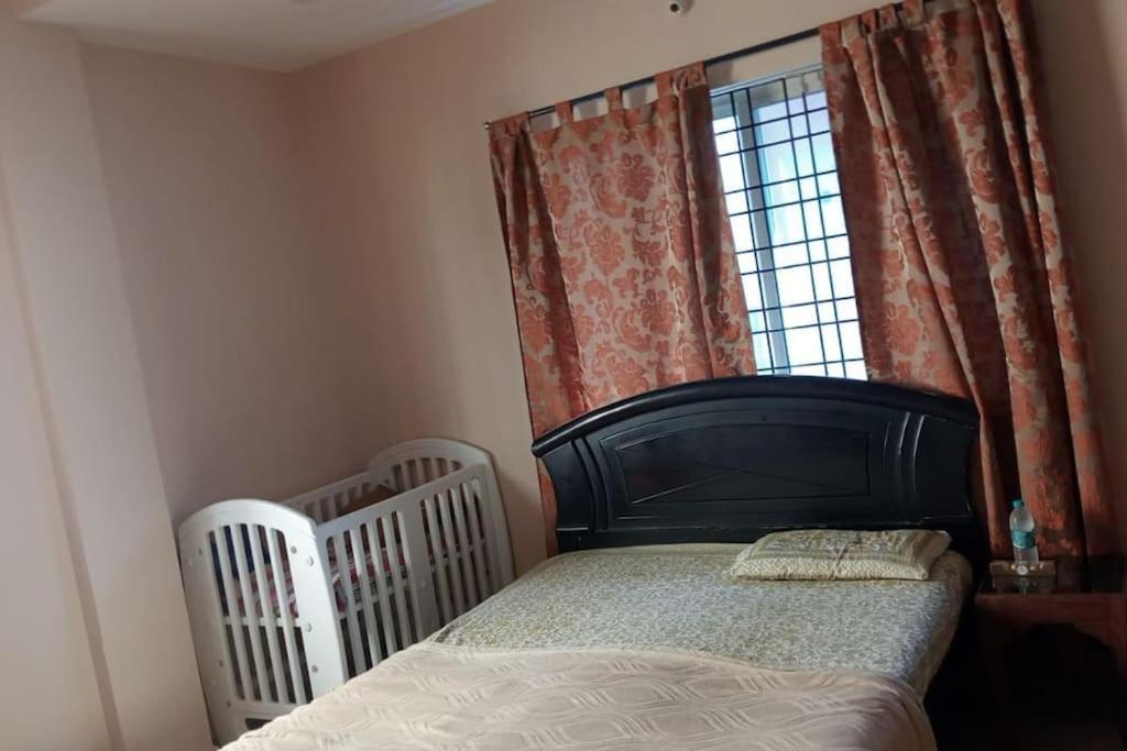Apartment 4-bedroom Elegant And Spacious Ac Only For Families, Prime Location, Just 100m From Main Road! Hyderabad