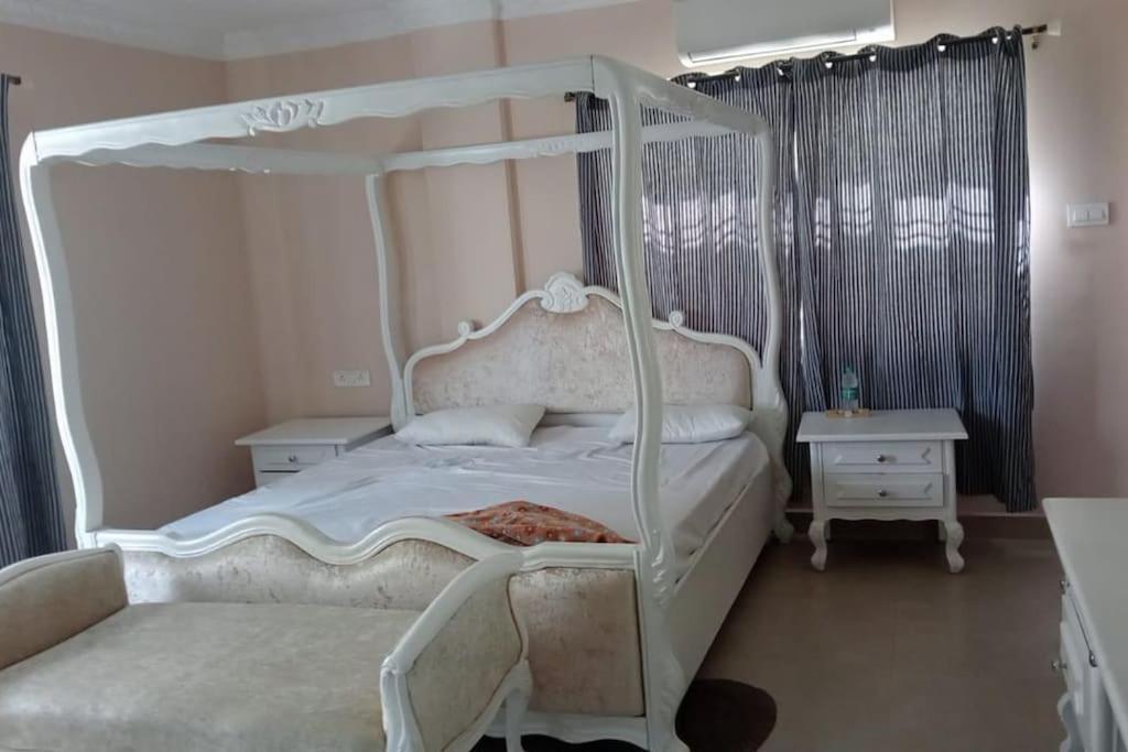 4-bedroom Elegant And Spacious Ac Only For Families, Prime Location, Just 100m From Main Road! Hyderabad