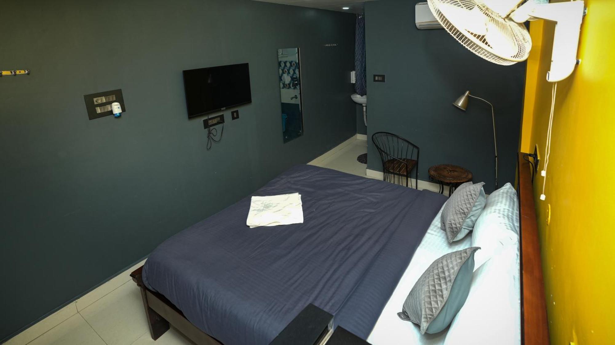 Hivee-1 & Living Ac Apartment *