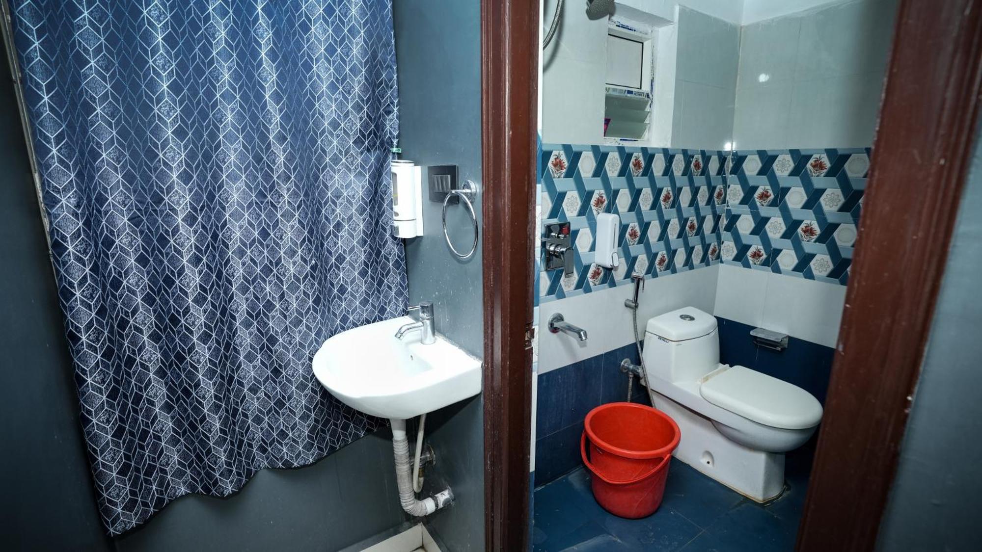 Hivee-1 & Living Ac Apartment Hyderabad
