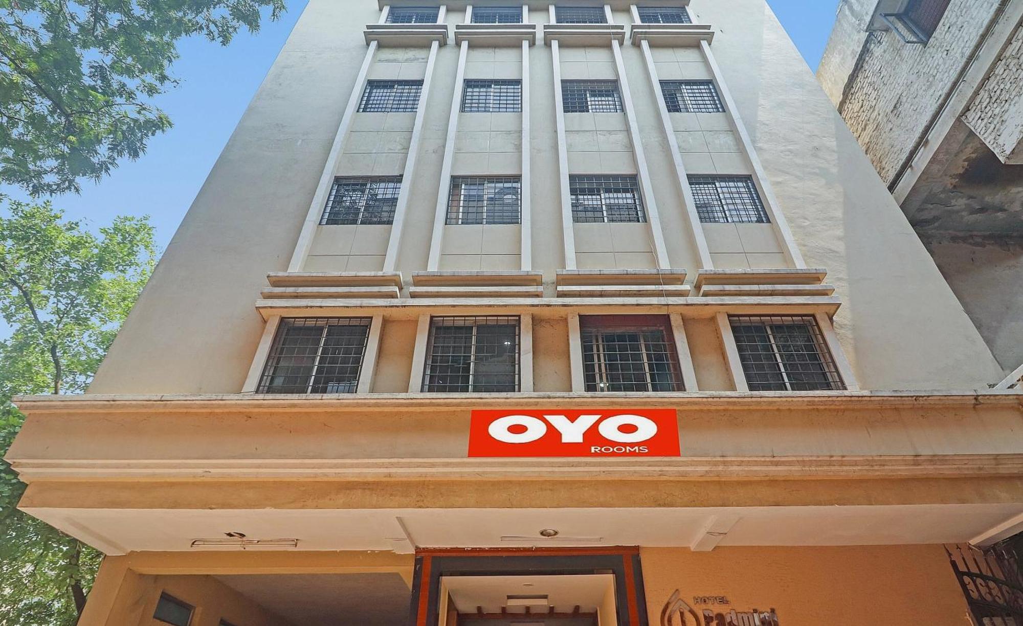 Hotel O Padmini Near Lakdikapool Metro Station