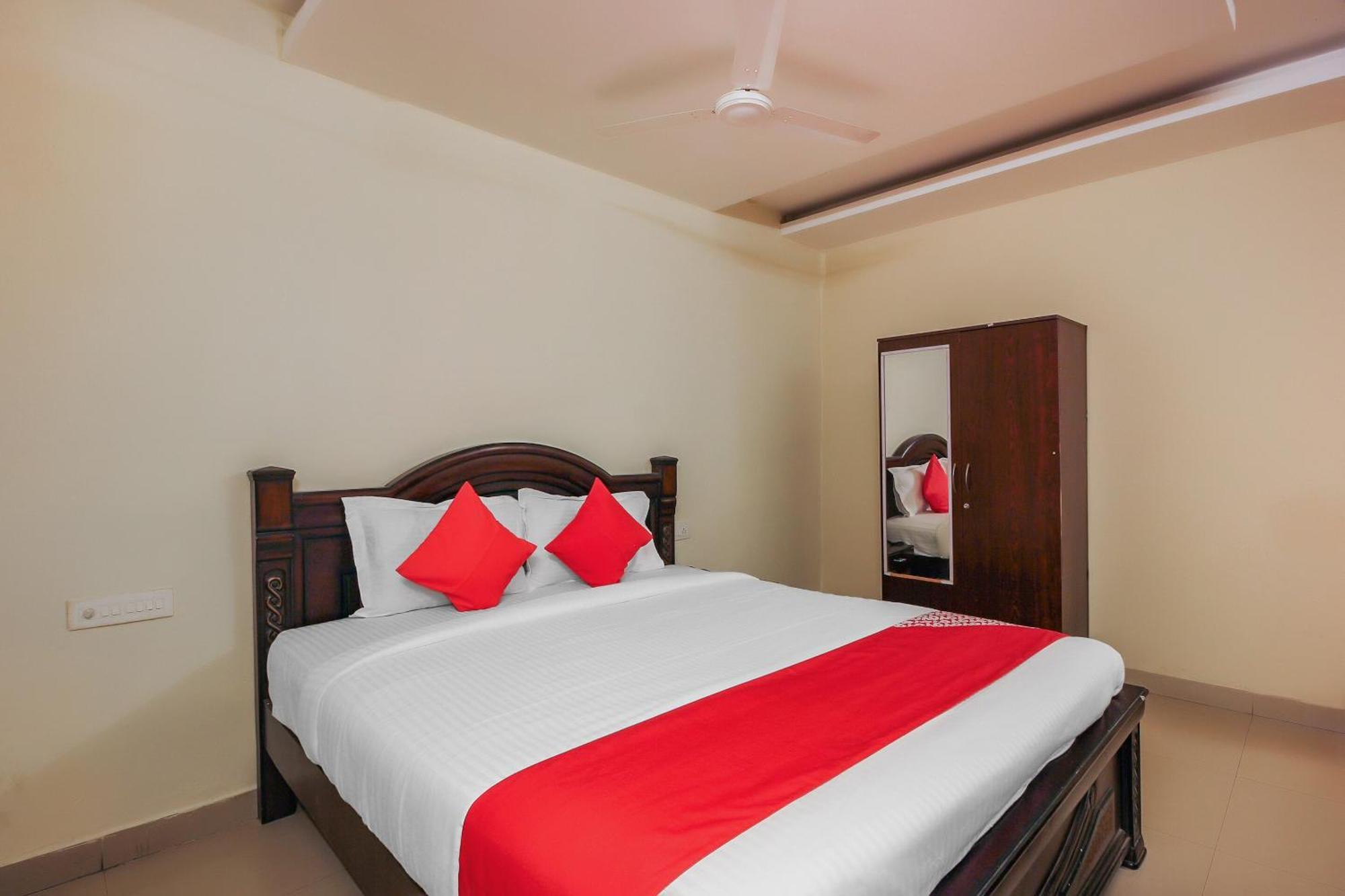 Collection O Aishwarya Grand Hotel