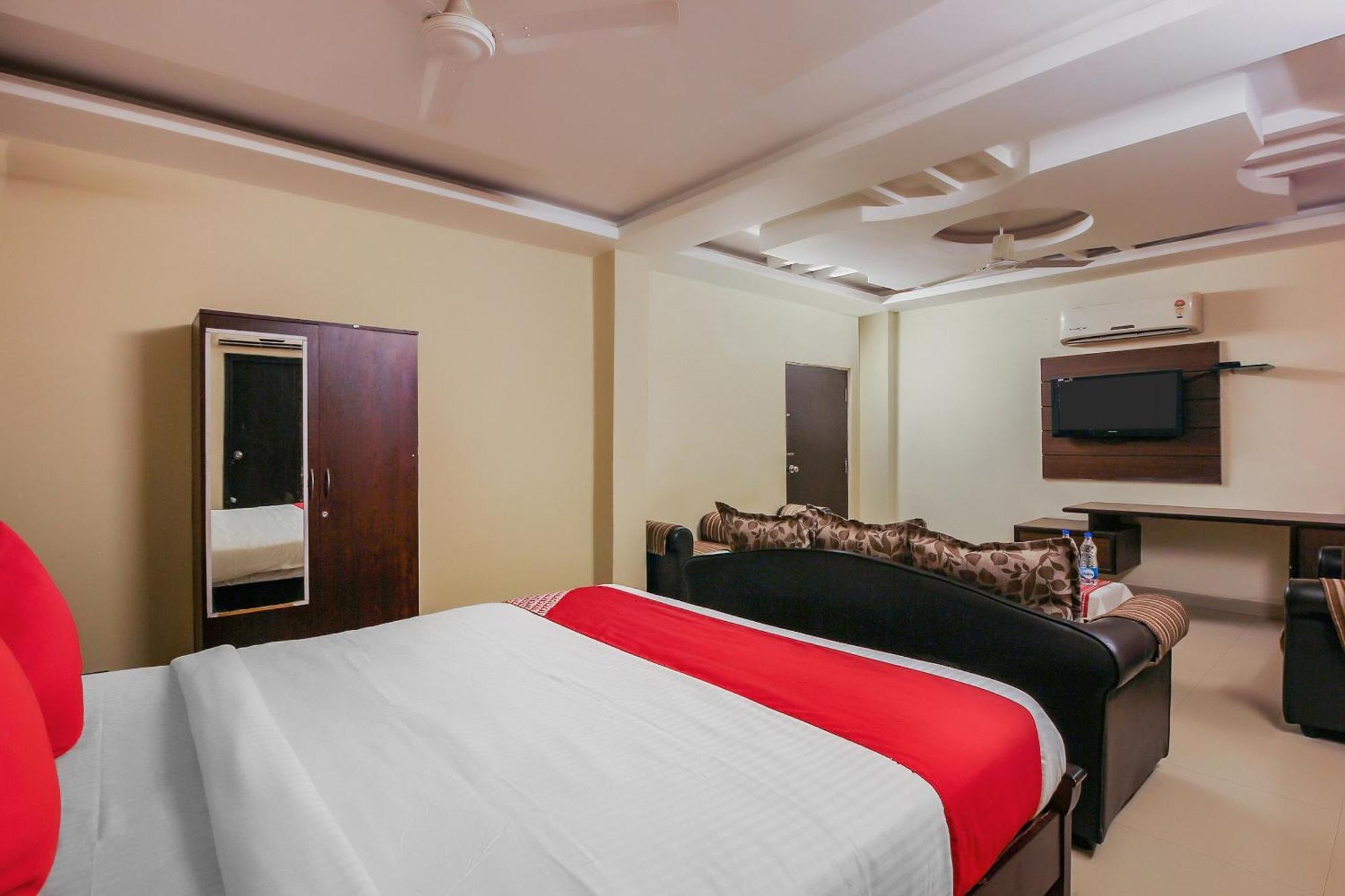 Collection O Aishwarya Grand Hotel 3*