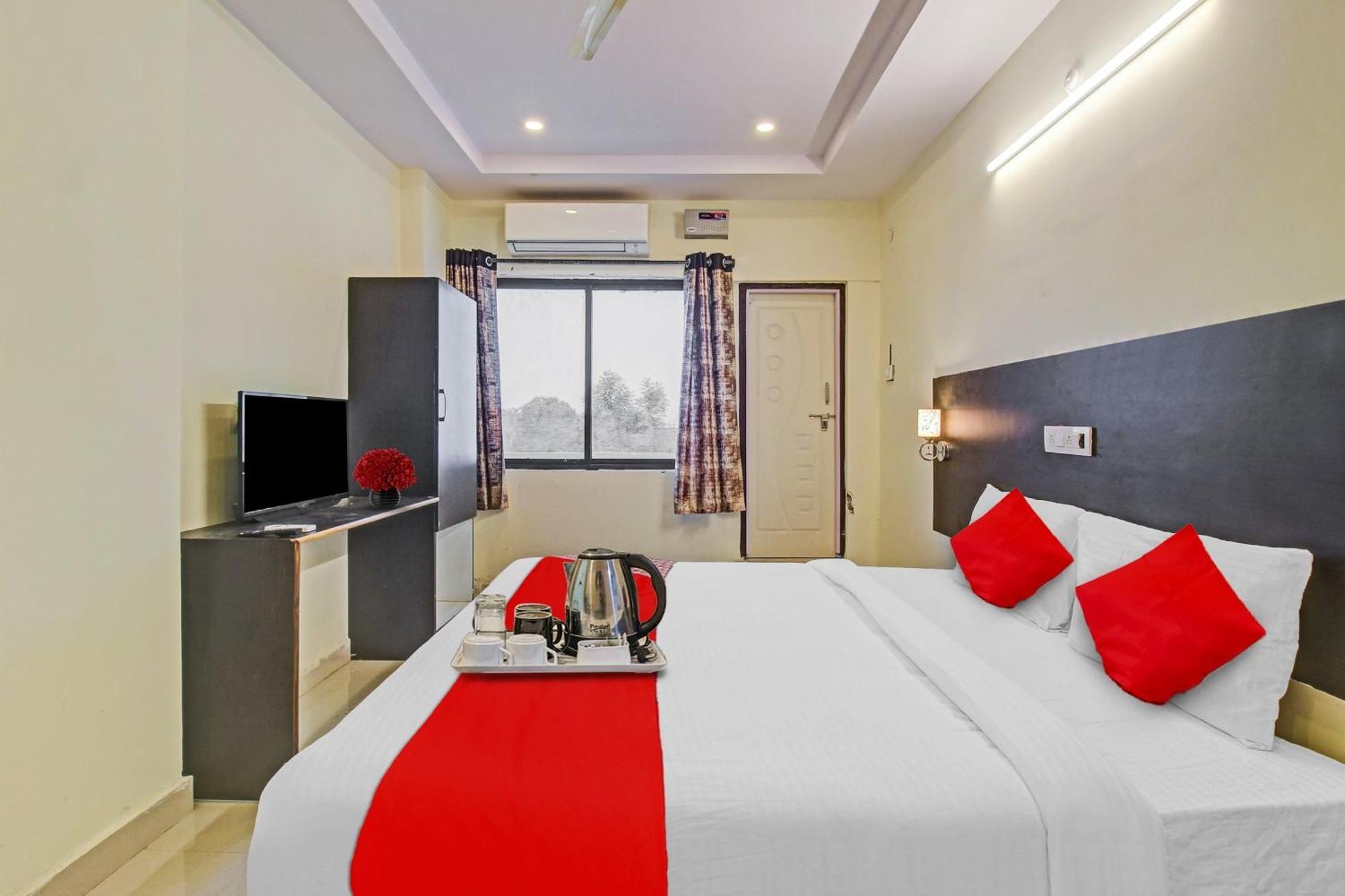 Hotel Capital O Ragas