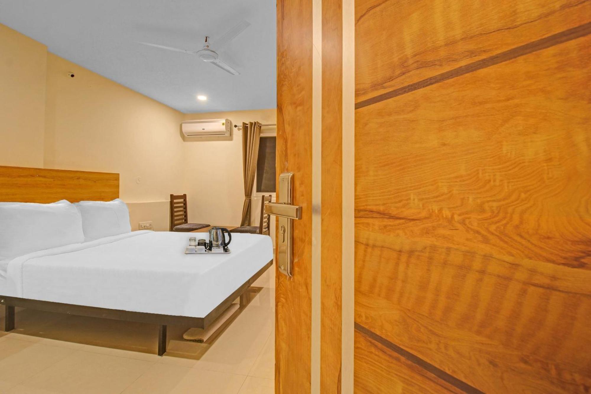 Hotel Super Townhouse Whiteridge Gachibowli Near Aig Hospital Hyderabad