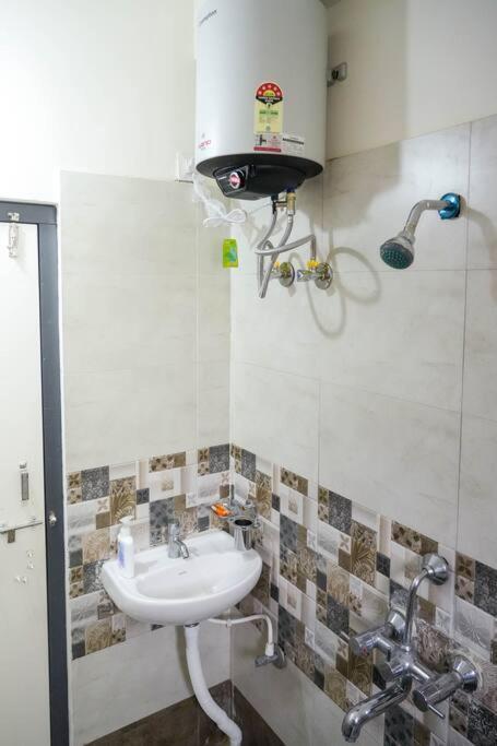 A/c With Queen Bed Gachibowli Hyderabad