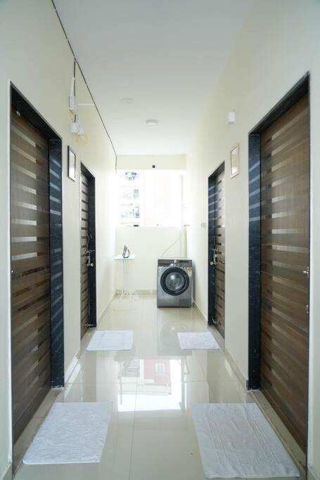 A/c With Queen Bed Gachibowli Apartment *