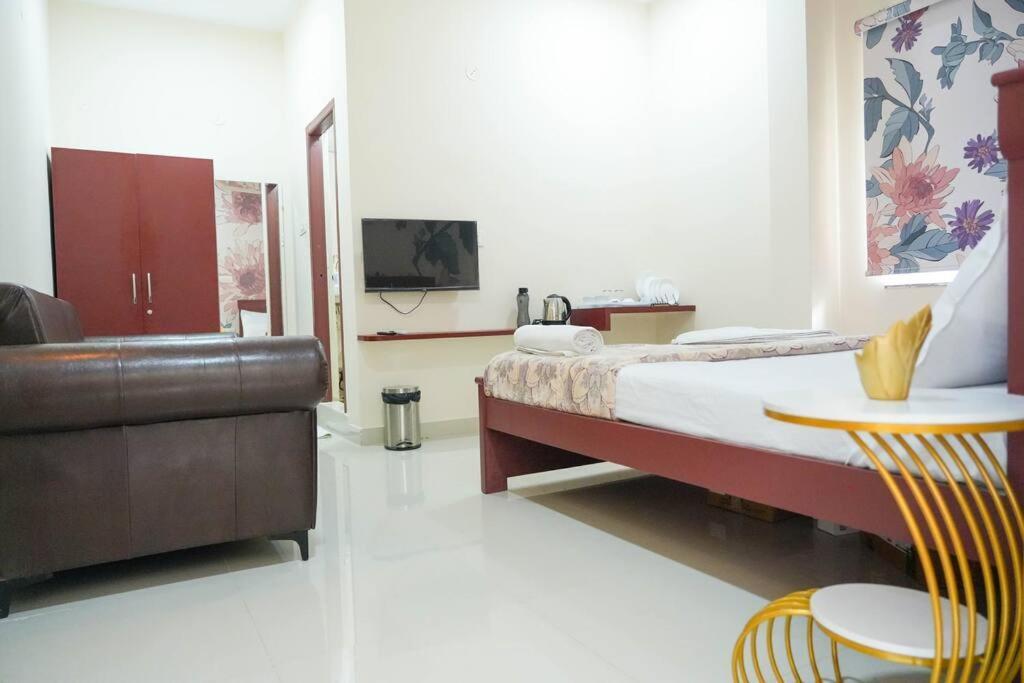 Apartment Ac Queen Near Wipro Circle Gachibowli Hyderabad