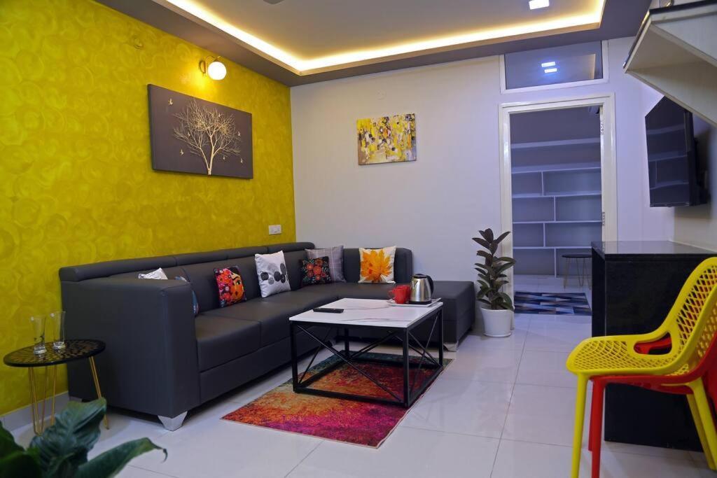 Apartment 3 Midtown-1bhk, Near Aig Hospital, Hitech