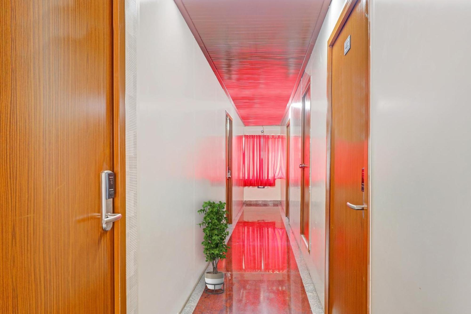 Hotel Heavens Near Rasoolpura Metro Station