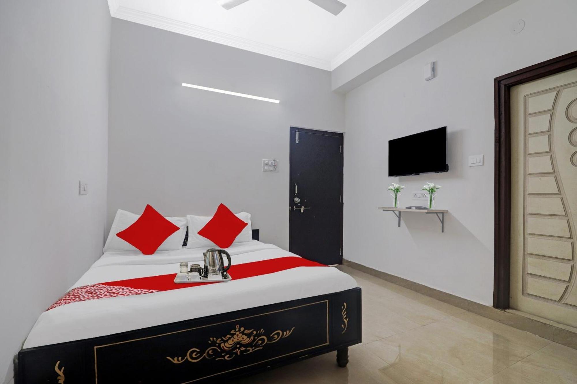 Oyo Vijay Laxmi Residency Near Erragadda Metro Station Hyderabad