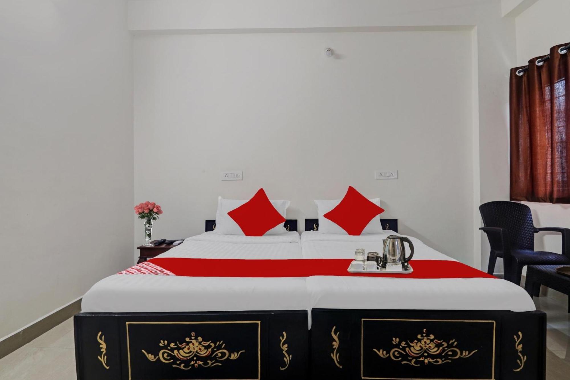 Oyo Vijay Laxmi Residency Near Erragadda Metro Station 3*